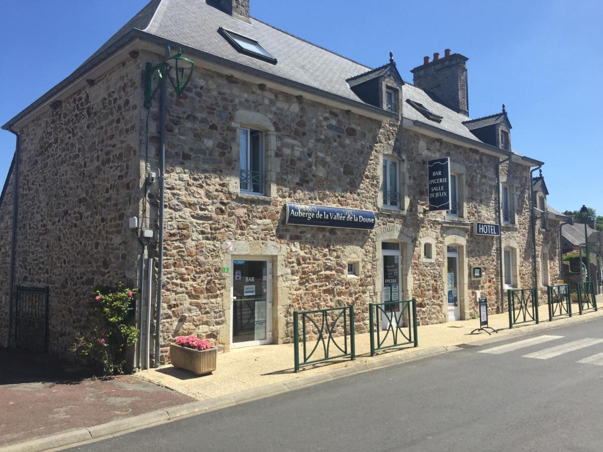 Auberge vallée de la douve L'Etang-Bertrand Extérieur photo