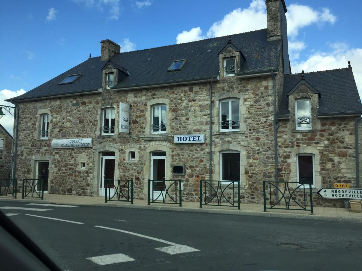Auberge vallée de la douve L'Etang-Bertrand Extérieur photo